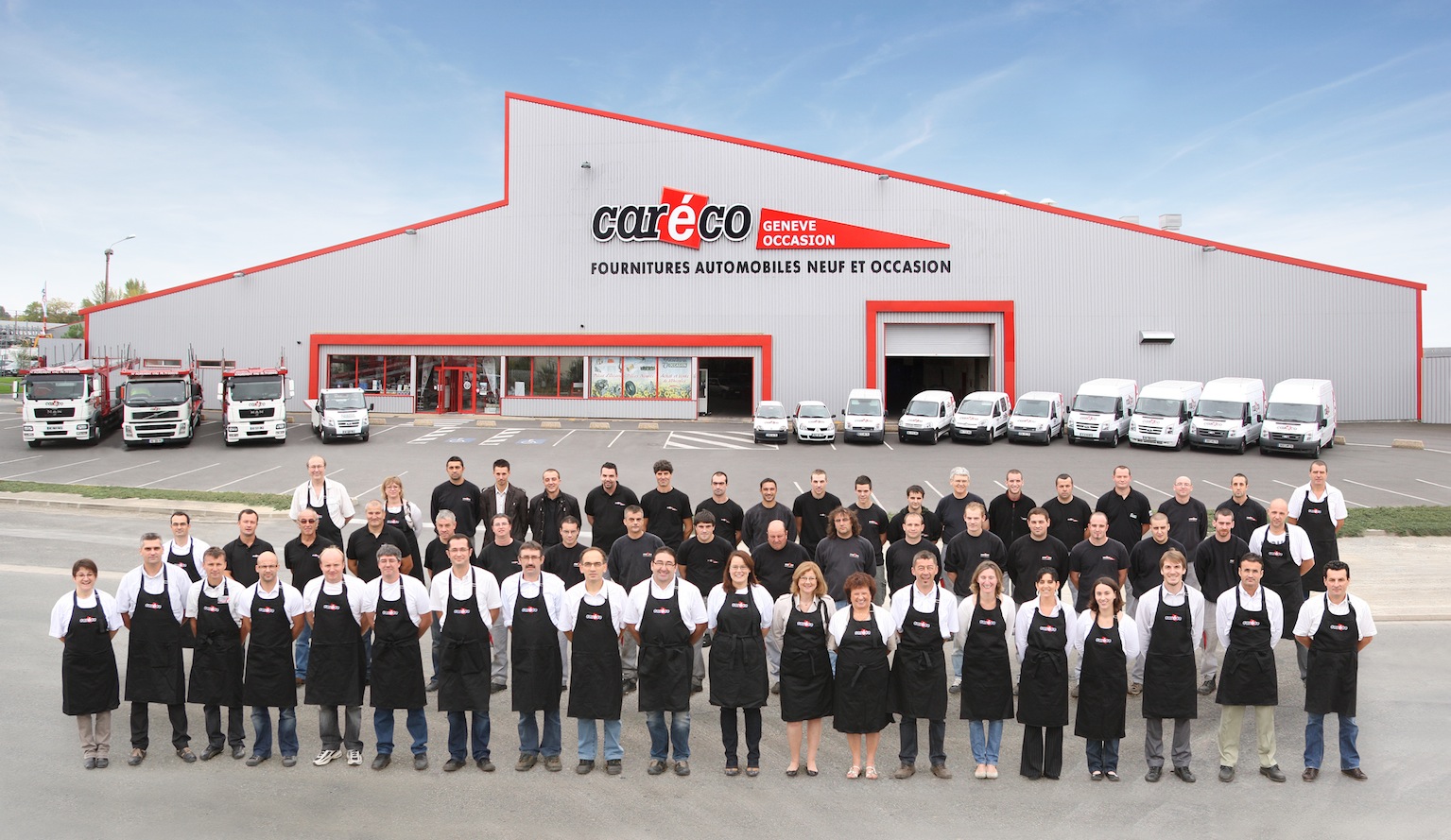 equipe-geneve-devant-facade-2