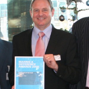  Kwik-Fit Fleet national sales manager Martin Towers with the 2009 Supply Chain Make a Difference Award 